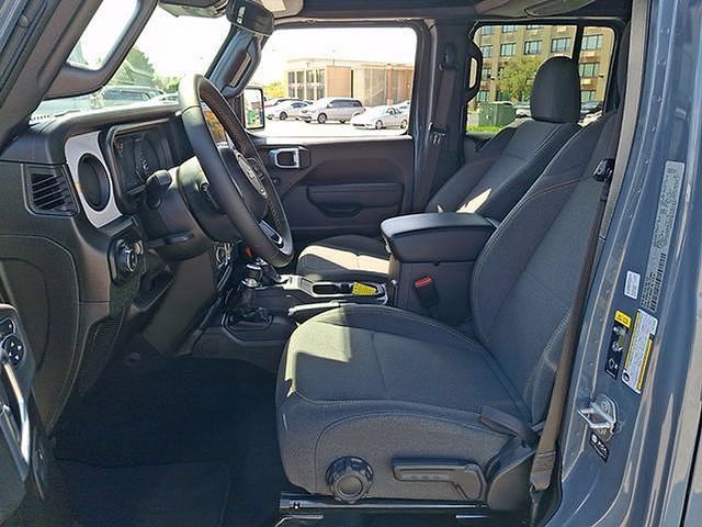 Used 2024 Jeep Gladiator Sport AWD/4WD image 16