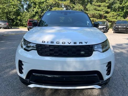 Used 2025 Land Rover Discovery Dynamic SE AWD/4WD image 3