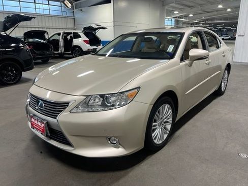 Used 2014 Lexus ES 350 w/ Luxury Package FWD image 7