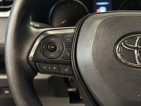 Used 2021 Toyota RAV4 LE FWD image 10