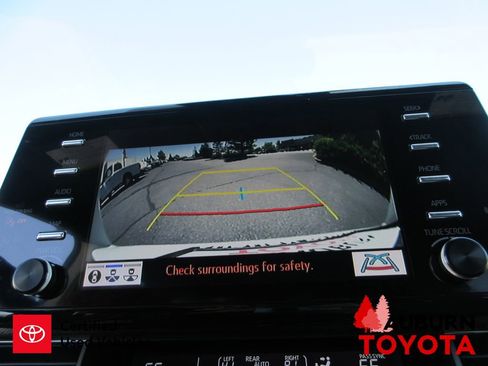 Used 2023 Toyota Sienna Platinum image 38