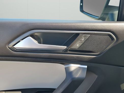 Used 2018 Volkswagen Tiguan SE w/ Panoramic Sunroof Package image 27