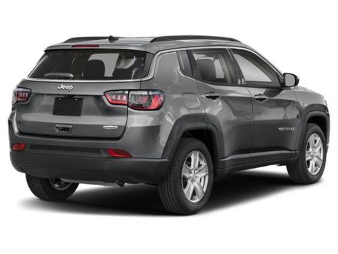 Used 2022 Jeep Compass Latitude w/ Sun and Sound Group AWD/4WD image 2