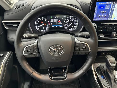 Used 2021 Toyota Highlander Limited image 28