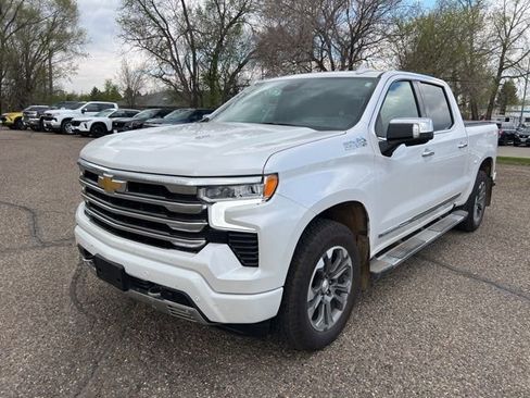 Used 2024 Chevrolet Silverado 1500 High Country w/ Technology Package AWD/4WD image 4