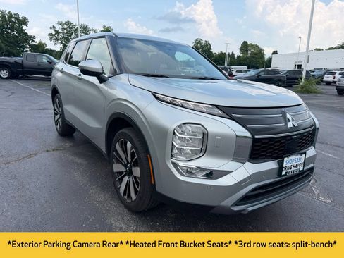 Used 2025 Mitsubishi Outlander AWD image 4
