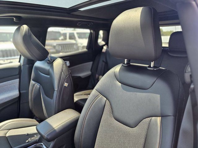 New 2026 Jeep Compass Latitude AWD/4WD image 23
