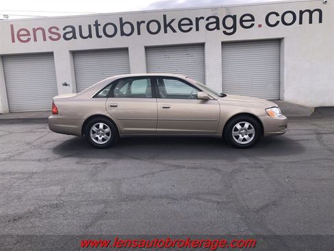 Used 2001 Toyota Avalon XLS FWD image 1