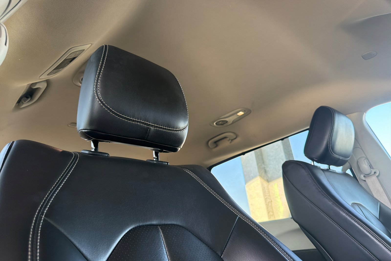 Used 2023 Chrysler Pacifica Touring-L FWD image 21