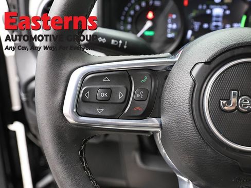 Used 2025 Jeep Wrangler Unlimited Sahara AWD/4WD image 15