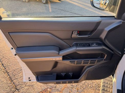 Used 2025 Toyota 4Runner SR5 image 18