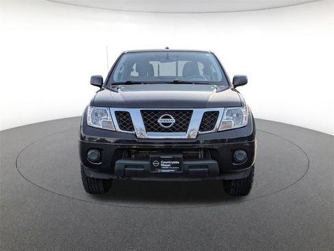 Used 2016 Nissan Frontier SV image 2