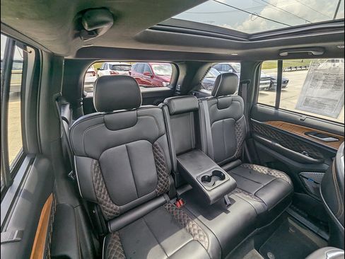 Used 2023 Jeep Grand Cherokee Summit AWD/4WD image 20