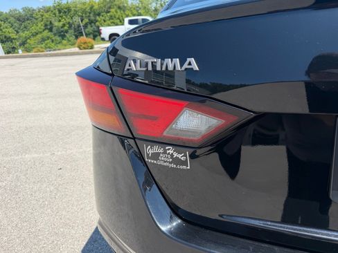 Used 2024 Nissan Altima 2.5 SV FWD image 15