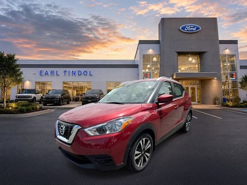 Used 2018 Nissan Kicks SV FWD image 4