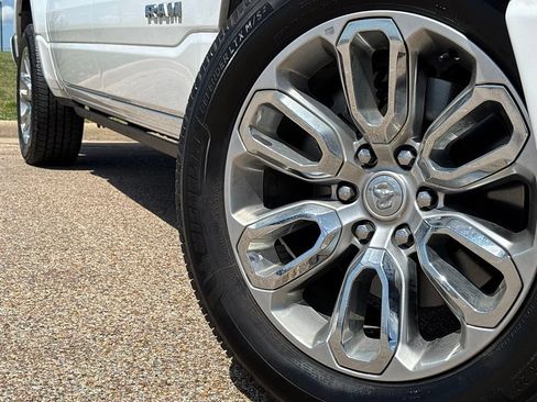 Used 2023 RAM 1500 Laramie AWD/4WD image 2
