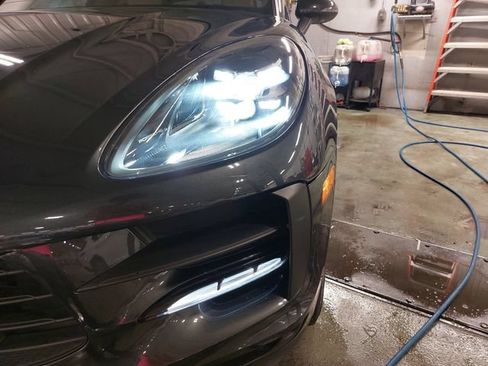 Certified 2019 Porsche Macan AWD/4WD image 34