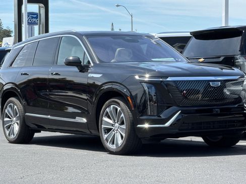 Used 2026 Cadillac Vistiq Luxury AWD/4WD image 2
