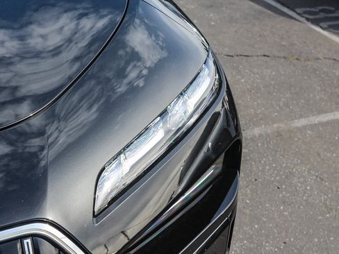 Used 2025 BMW 740i xDrive AWD/4WD image 10