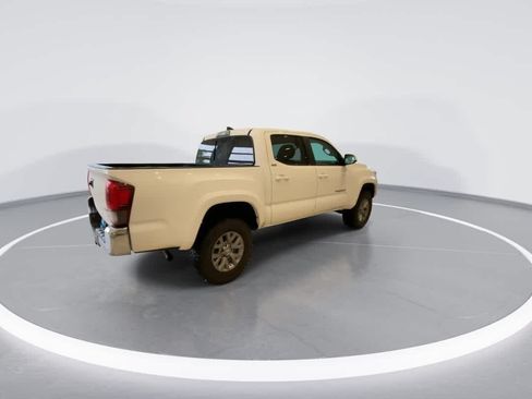 Used 2019 Toyota Tacoma SR5 AWD/4WD image 8