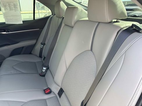 Used 2022 Toyota Camry XLE image 13
