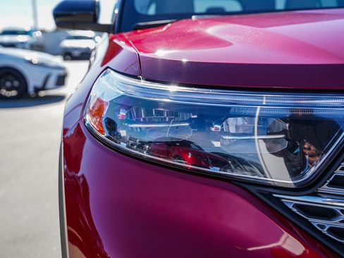 Used 2023 Ford Explorer Limited image 11