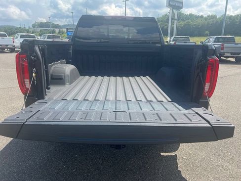 Used 2024 GMC Sierra 1500 Denali w/ Technology Package AWD/4WD image 5