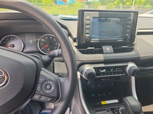 Used 2022 Toyota RAV4 LE FWD image 23