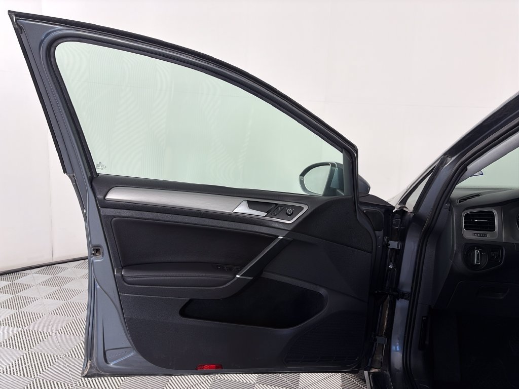 Used 2015 Volkswagen Golf TDI S FWD image 10