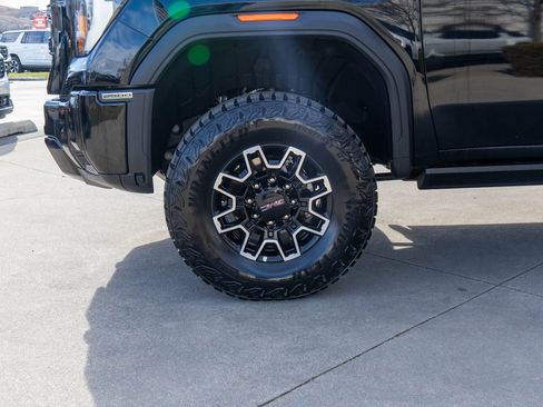 Used 2025 GMC Sierra 2500 AT4X image 32