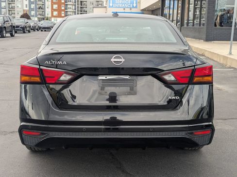 Used 2025 Nissan Altima 2.5 SV AWD/4WD image 6