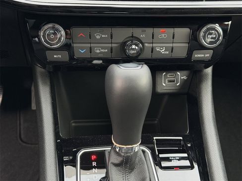 New 2026 Jeep Compass Latitude image 16