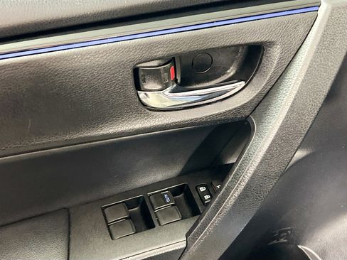 Used 2017 Toyota Corolla SE image 16