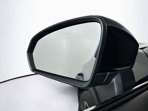 Used 2023 Volkswagen Taos SE w/ Panoramic Sunroof Package FWD image 16