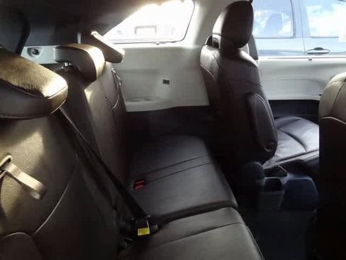 Used 2023 Toyota Sienna Platinum image 12