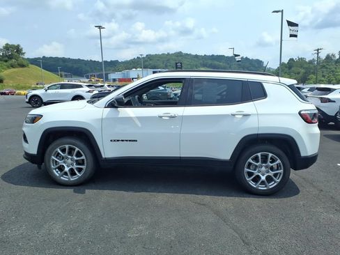 Used 2023 Jeep Compass Latitude AWD/4WD image 6