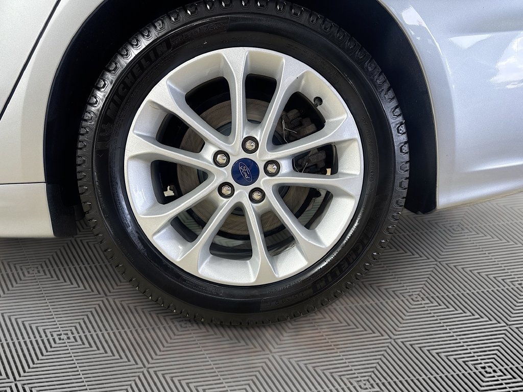 Used 2020 Ford Fusion SE FWD image 29