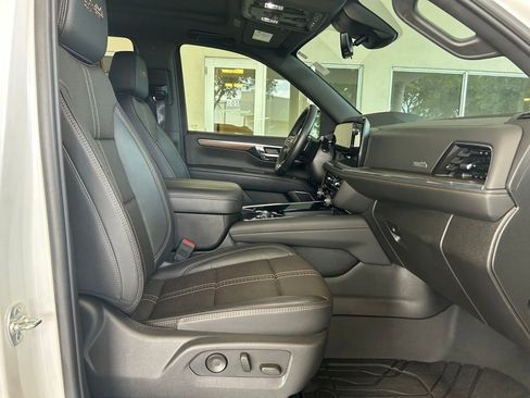 Used 2025 Chevrolet Tahoe High Country AWD/4WD image 24