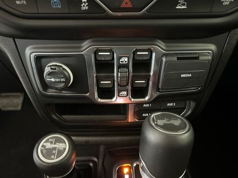 Used 2023 Jeep Wrangler Unlimited Sahara w/ Cold Weather Group AWD/4WD image 20