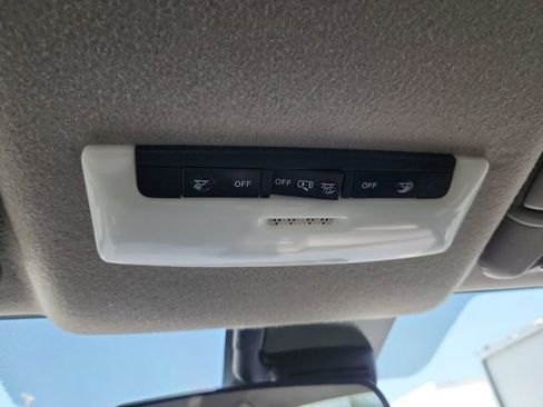 Used 2021 Nissan Versa SR w/ Convenience Package FWD image 47