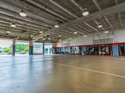 Used 2021 Chevrolet Silverado 1500 High Country w/ Technology Package image 77