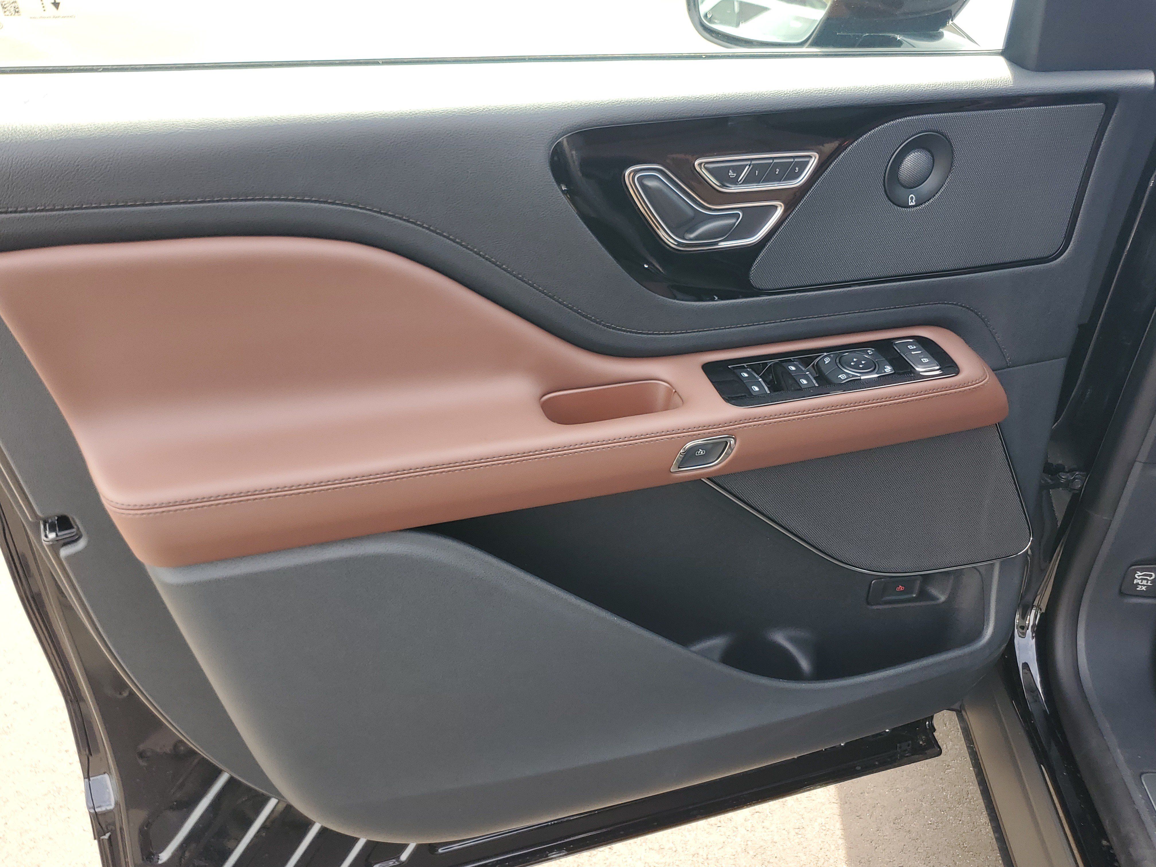 New 2027 Lincoln Aviator Reserve w/ Jet Appearance Package AWD/4WD image 8