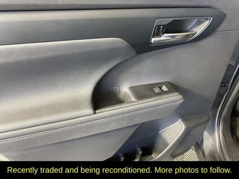 Used 2021 Toyota Highlander XSE AWD/4WD image 28