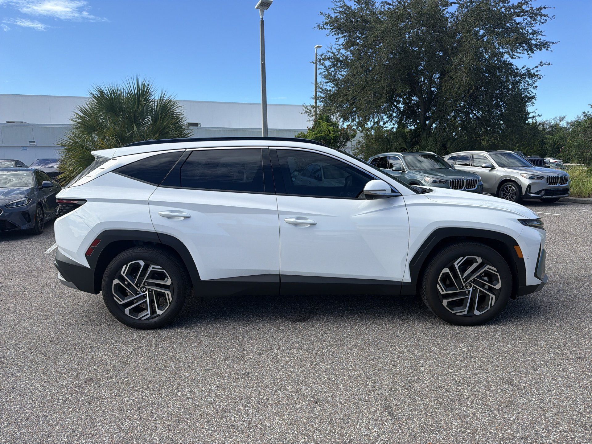 Used 2025 Hyundai Tucson Limited FWD image 3