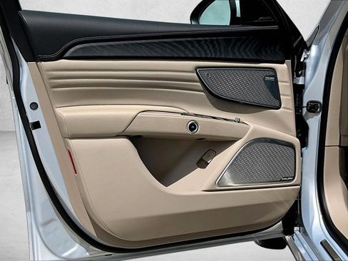 Used 2023 Maserati Grecale GT image 18