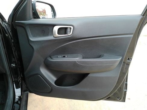 Used 2022 Hyundai Venue SEL w/ Cargo Package image 16