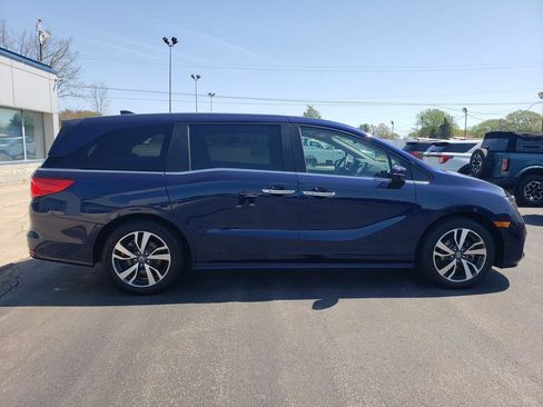 Used 2024 Honda Odyssey Touring image 2