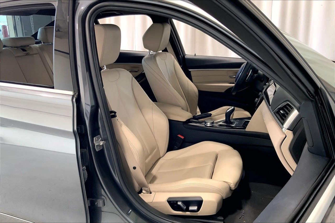 Used 2018 BMW 330i Sedan RWD image 16