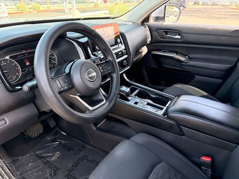 Certified 2022 Nissan Pathfinder SV FWD image 16