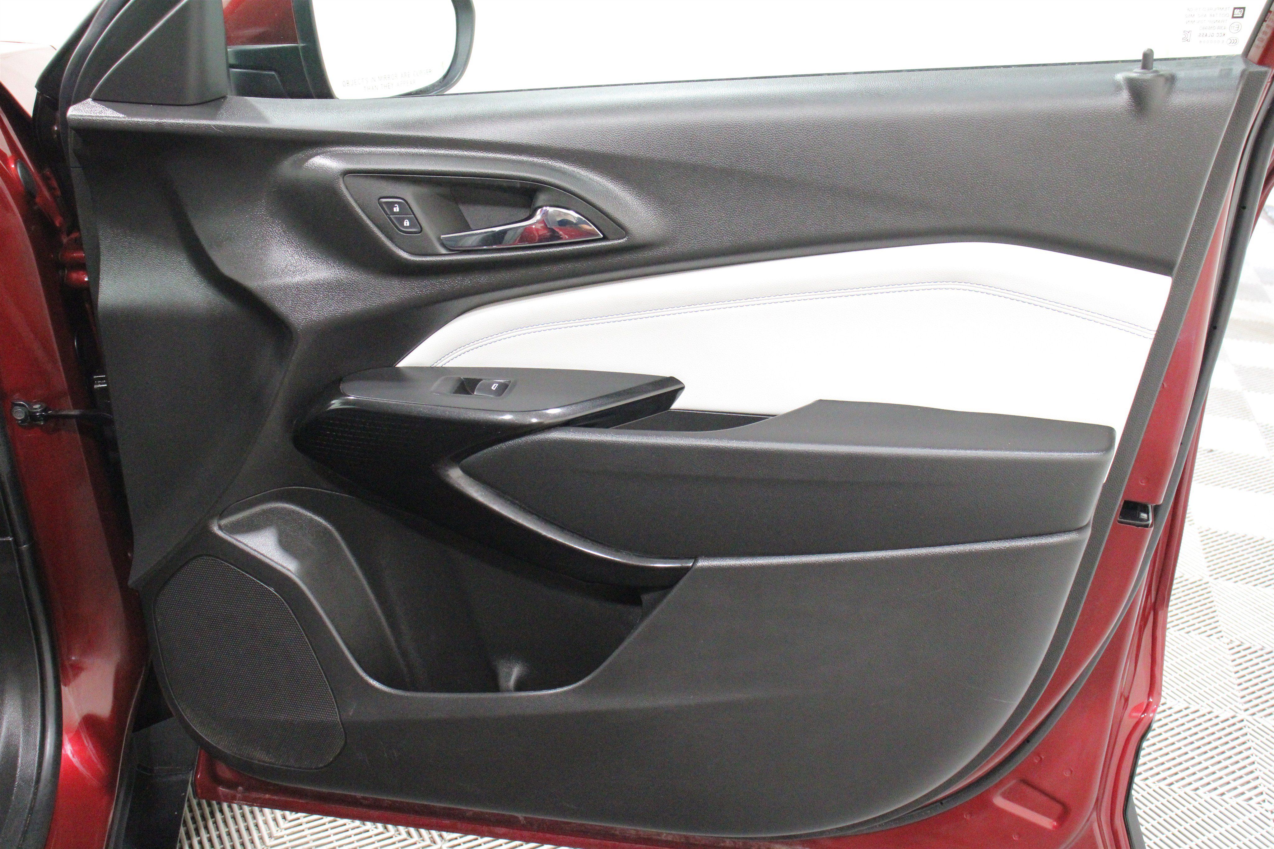 Used 2024 Chevrolet Trax LT FWD image 29